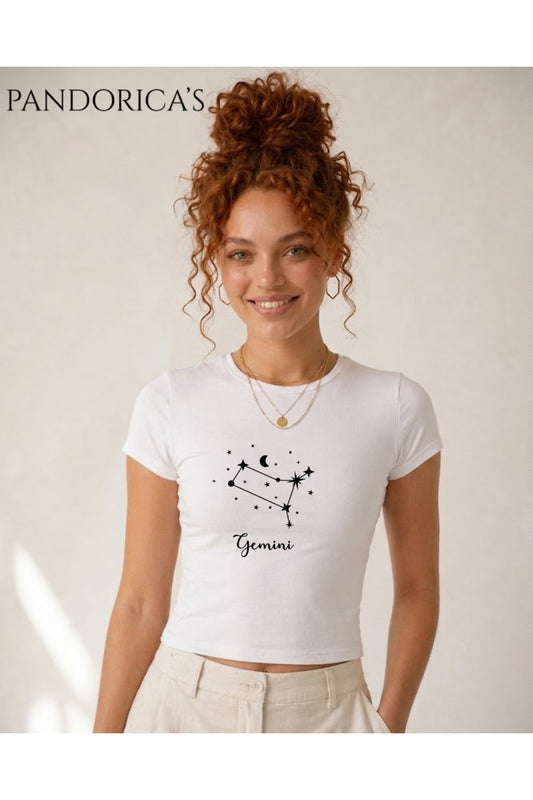 PANDORICA'S ASTROLOJİ & ZODYAK SERİSİ -İKİZLER-BURCU TAKIMYILDIZI BASKILI SLIM FIT LİKRALI CROP TİŞÖRT(BODY TEE)