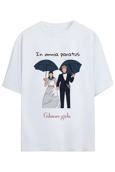 Gilmore Girls Tasarım Serisi Rory ve Jack İkonik Replik "In Omnia Paratus" Yazılı Şemsiye Baskılı Unisex Tişört